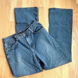 Eddie Bauer Women’s High Waisted 8R Jeans Embroidered